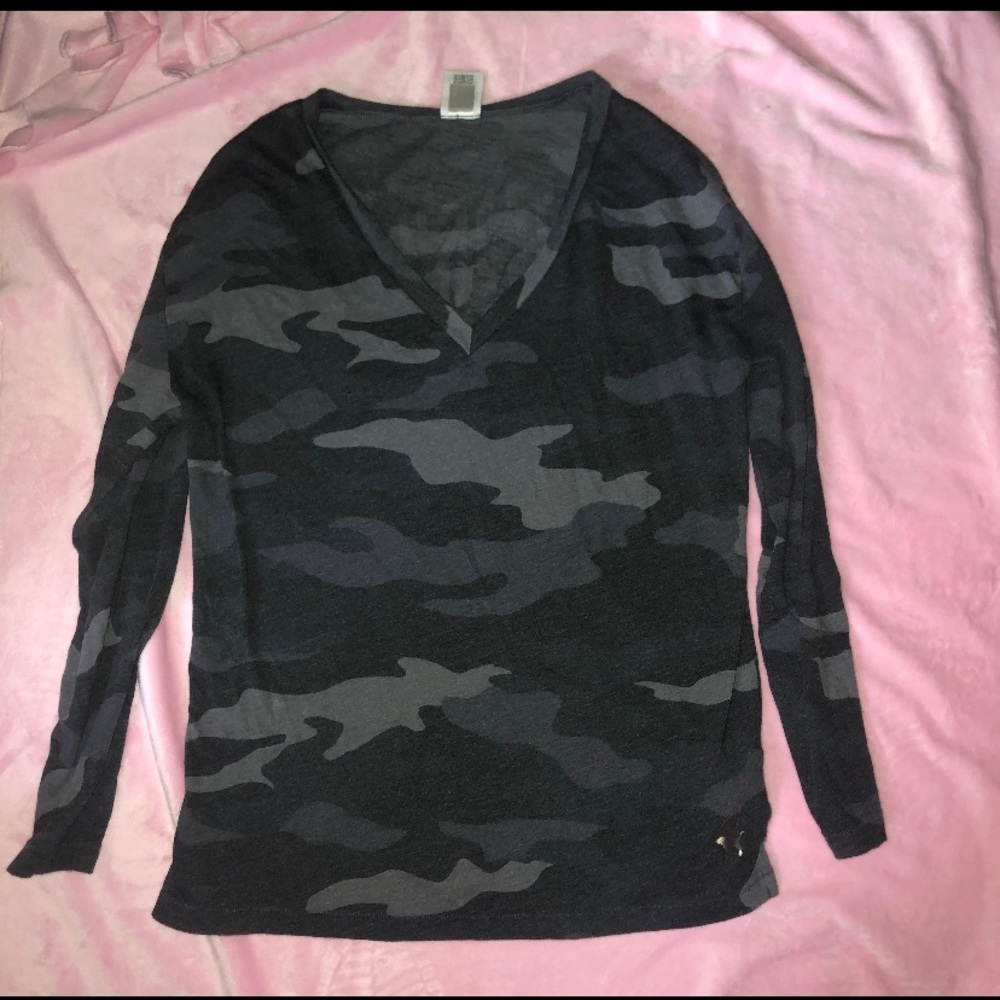 Long sleeve Vs shirt